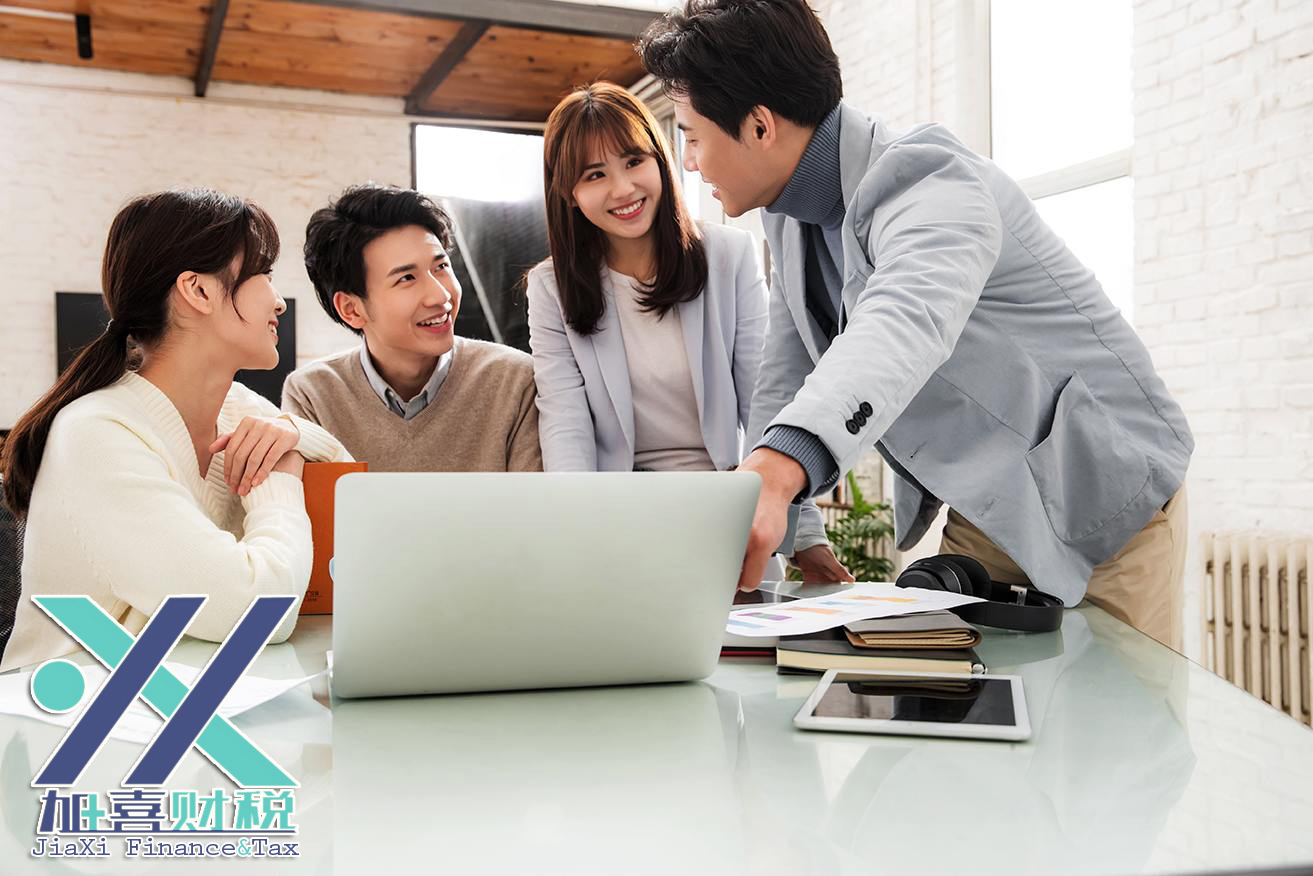 Quel est le champ d'activité précis et les exigences de participation pour l'ouverture des services de télécommunications à valeur ajoutée aux capitaux étrangers ?